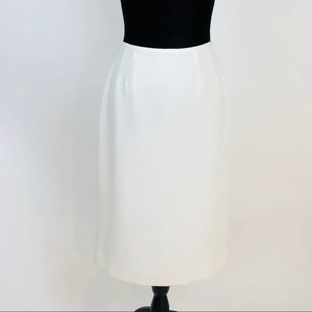 🌹Large Classic White Skirt 🌹